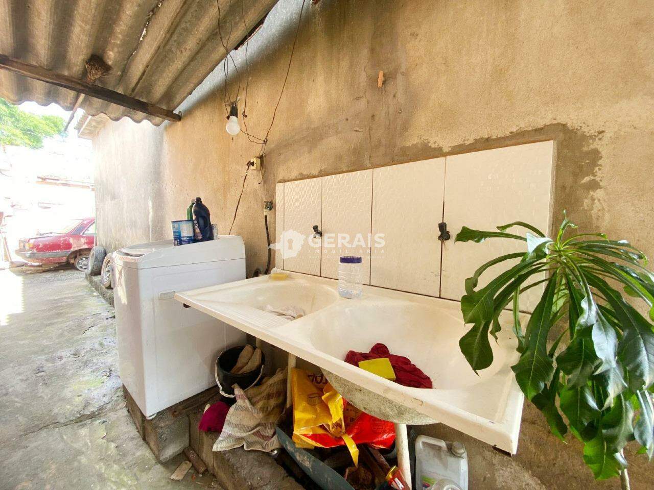 Casa à venda no ANCHIETA: 08- ÁREA DE SERVIÇO