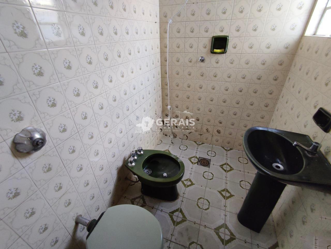 Casa à venda no CATALÃO: 08- BANHO SUÍTE