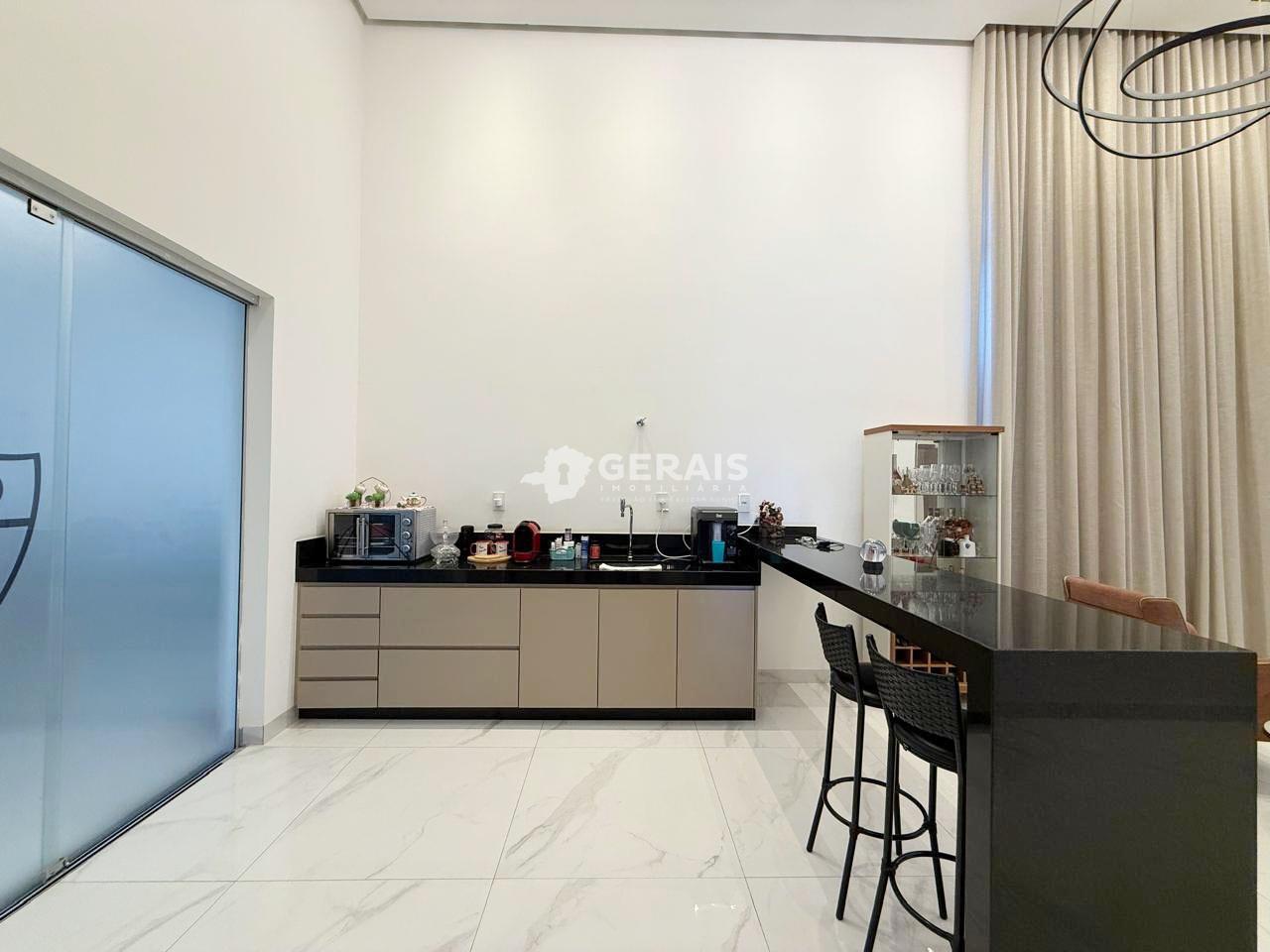 Casa à venda no RESIDENCIAL DOUTOR WALCHIR RESENDE COSTA: 07 - COZINHA 01