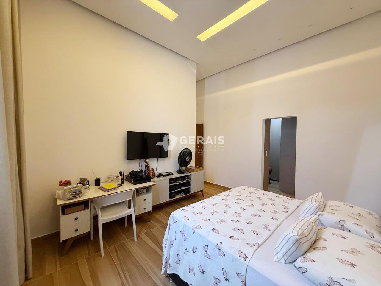 Casa à venda no RESIDENCIAL DOUTOR WALCHIR RESENDE COSTA: 09 - QUARTO SUÍTE