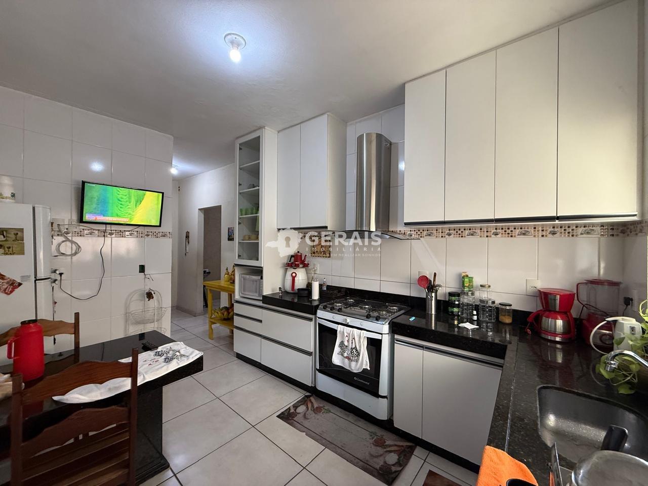 Casa à venda no DAS OLIVEIRAS: 06 - COZINHA