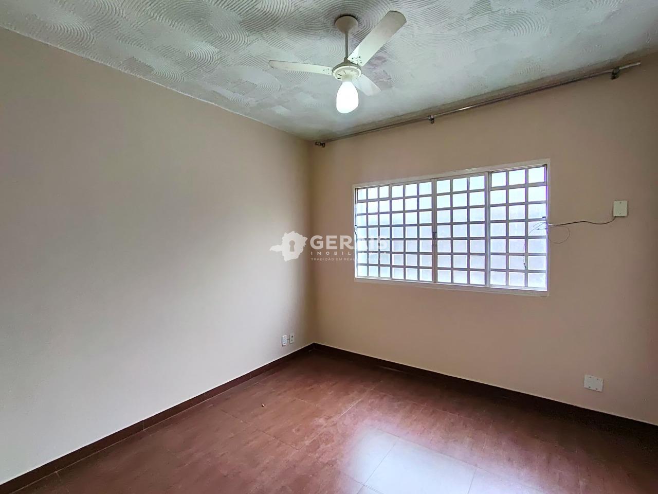 Casa para aluguel no INTERLAGOS: 07- QUARTO 01