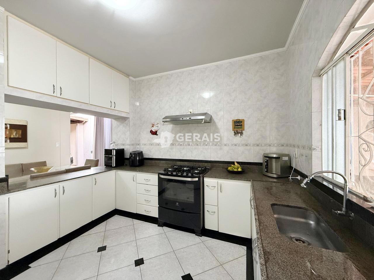 Casa à venda no Doutor José Thomaz: 07 - COZINHA