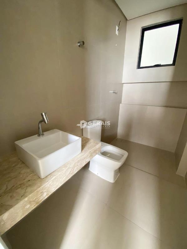 Apartamento à venda no CENTRO: 09 - BANHO SUÍTE 