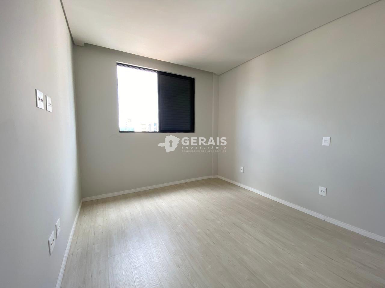 Apartamento à venda no CENTRO: 08 - QUARTO 03 SUÍTE 