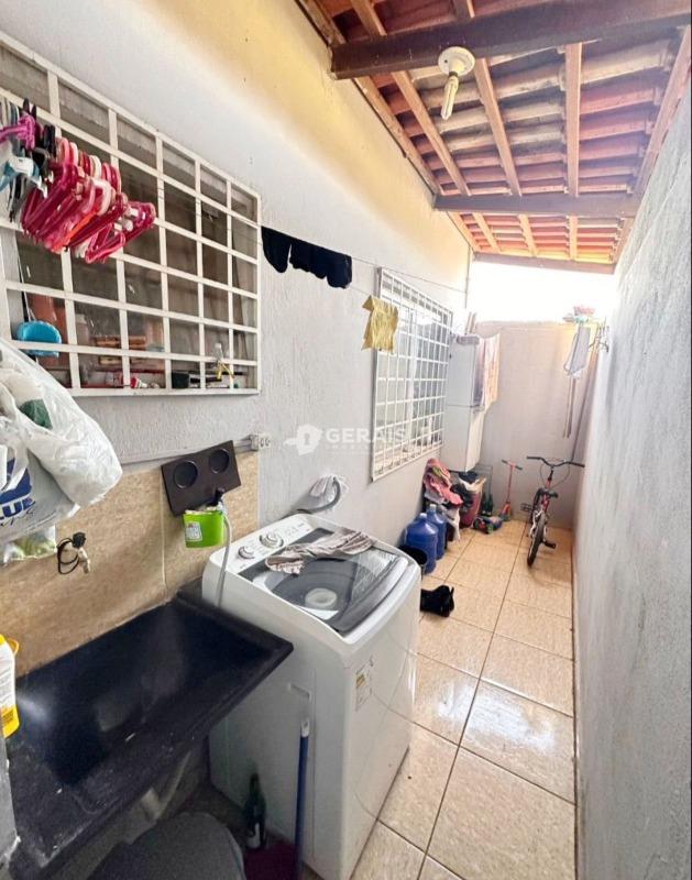 Casa à venda no SANTA ROSA: 09 - ÁREA DE SERVIÇO