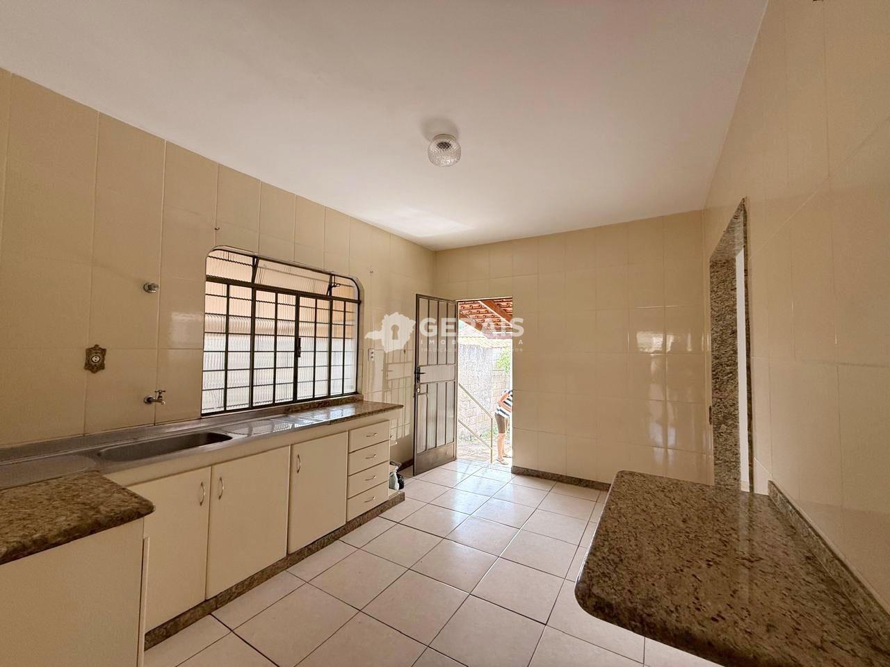 Casa à venda no MANOEL VALINHAS: 06- COZINHA