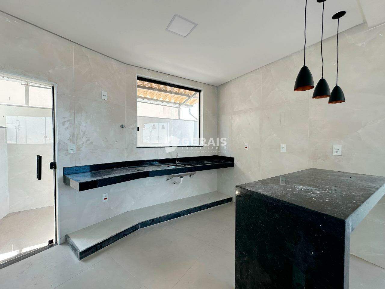 Casa à venda no FABIO NOTINI: 04 - COZINHA