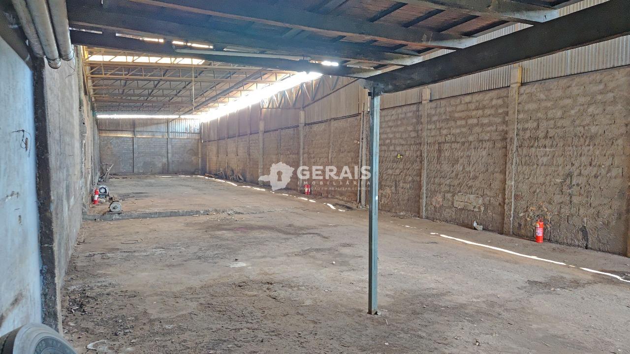 Galpão para aluguel no NITERÓI: 09 - LATERAL GALPÃO