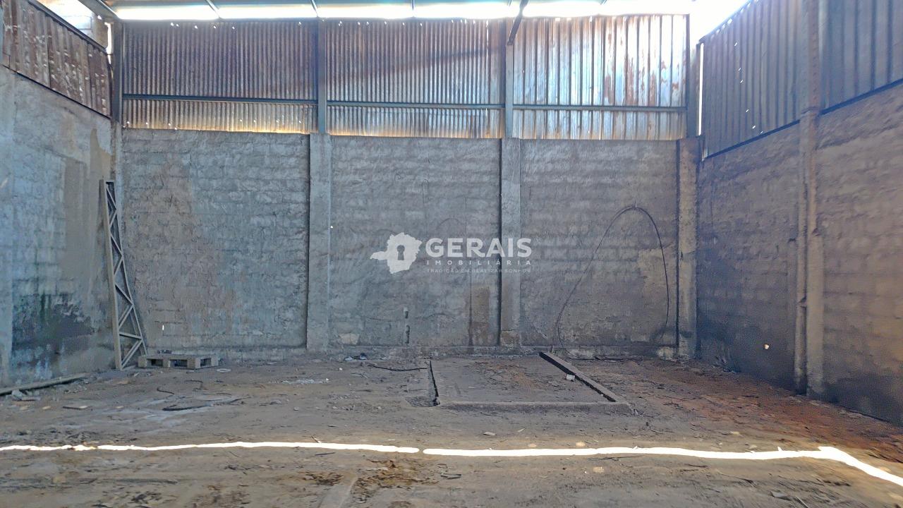 Galpão para aluguel no NITERÓI: 08 - GALPÃO FUNDOS