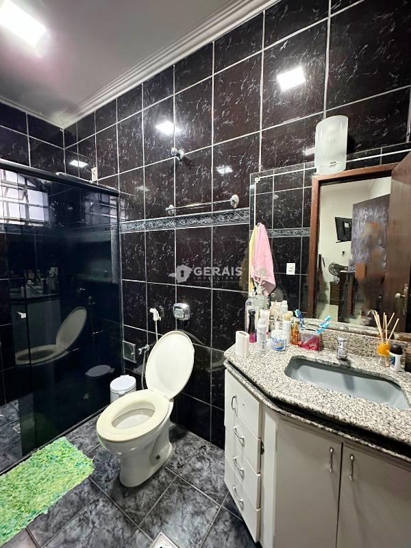 Casa à venda no BOM PASTOR: 09 - BANHO SUÍTE 01