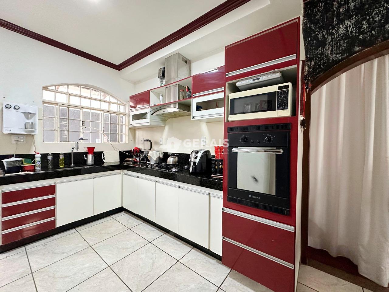 Casa à venda no BOM PASTOR: 05 - COZINHA