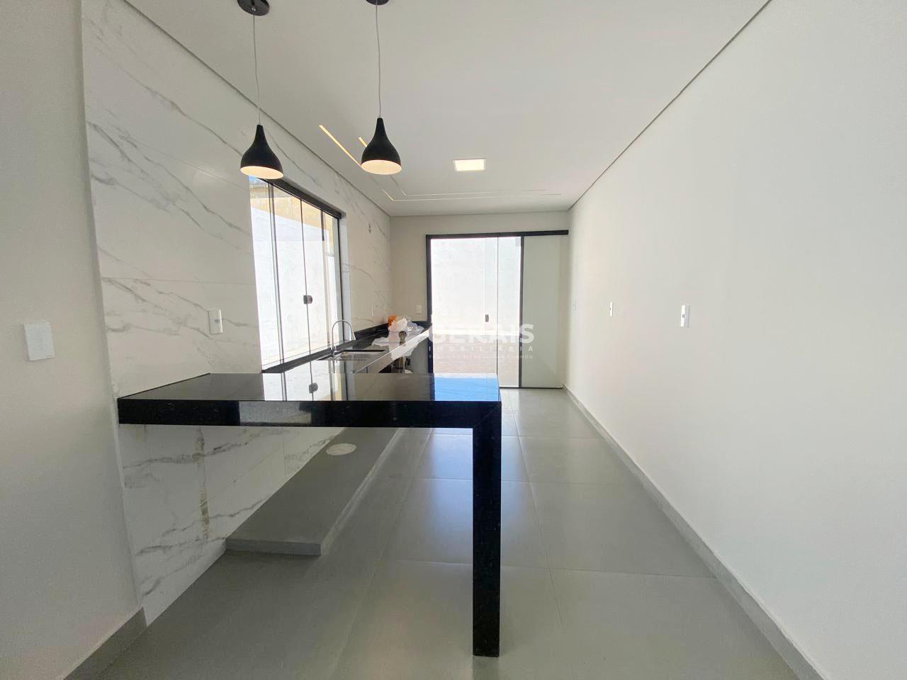 Casa à venda no DAVANUZE: 04 - COZINHA