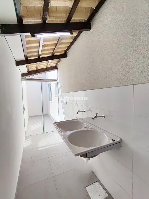 Casa para aluguel no REALENGO: 09 - ÁREA DE SERVIÇO