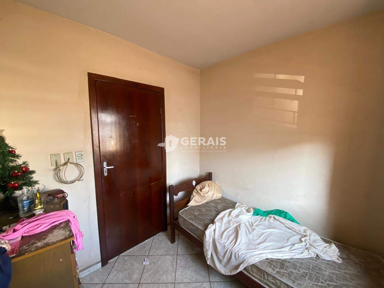 Casa à venda no NITERÓI: 05 - QUARTO 01