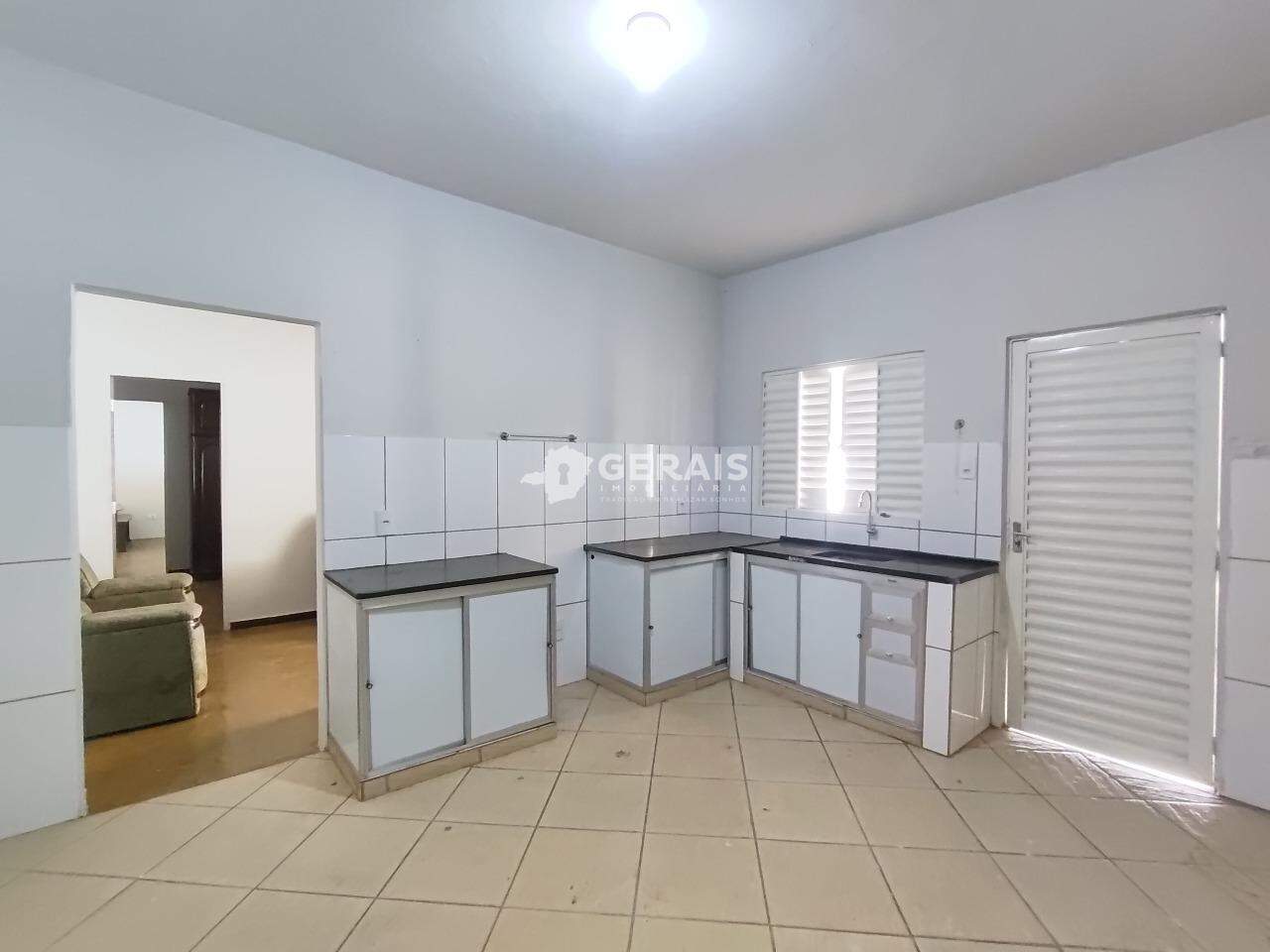 Casa para aluguel no SAGRADA FAMILIA: 07- COZINHA