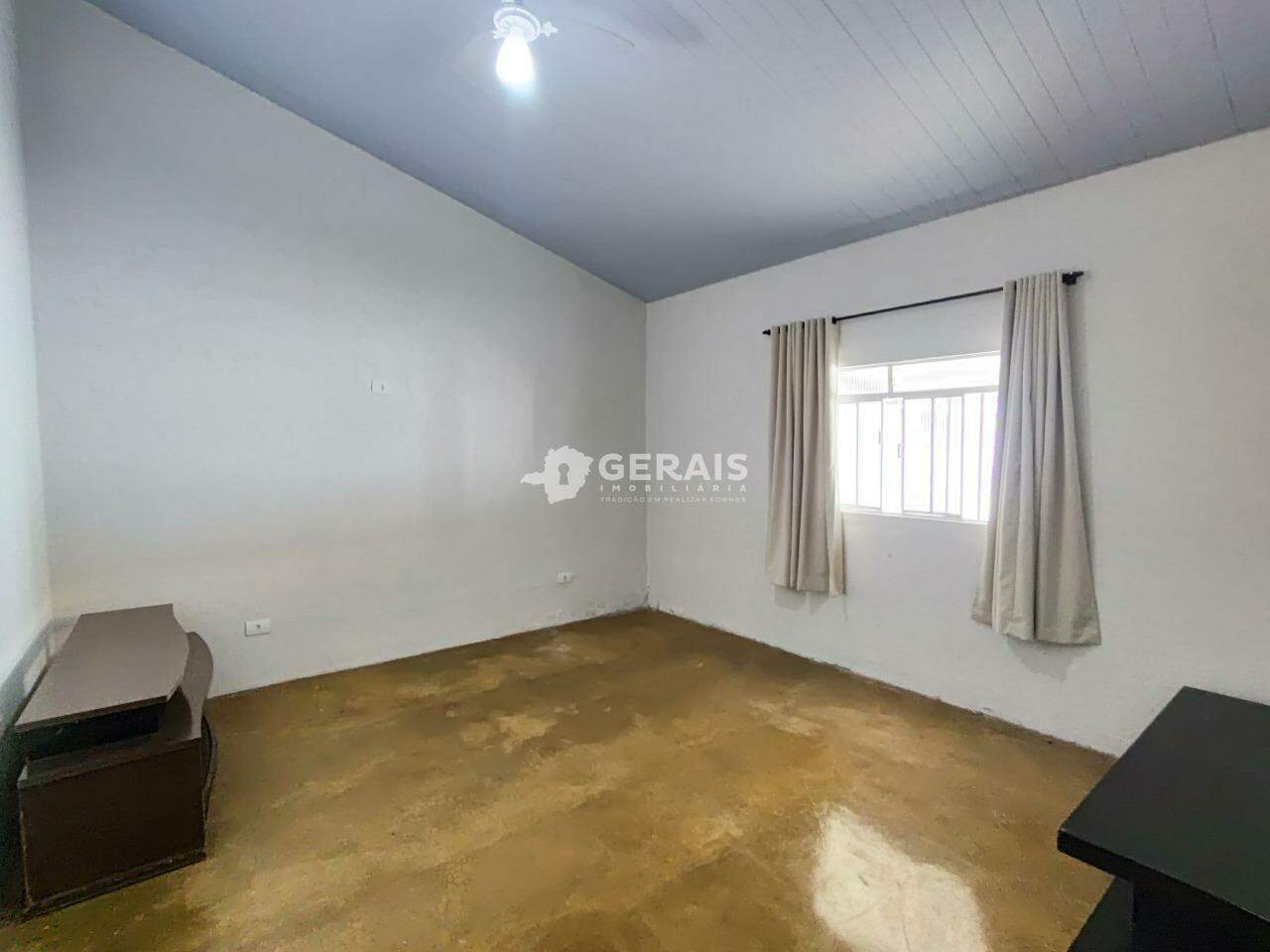 Casa para aluguel no SAGRADA FAMILIA: 04- QUARTO 01