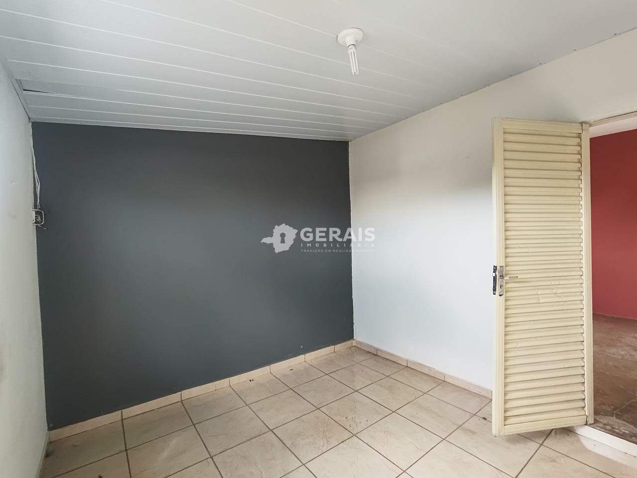 Casa para aluguel no REALENGO: 04- QUARTO 01