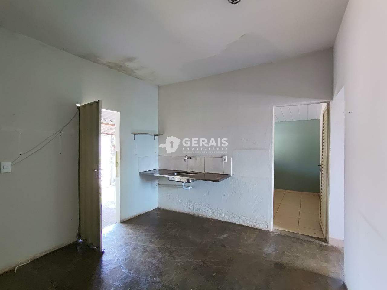 Casa para aluguel no REALENGO: 08- COZINHA