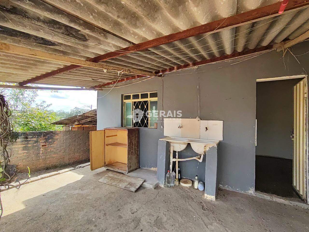 Casa para aluguel no REALENGO: 09- ÁREA DE SERVIÇO