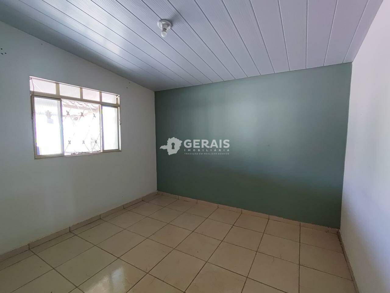 Casa para aluguel no REALENGO: 05- QUARTO 02