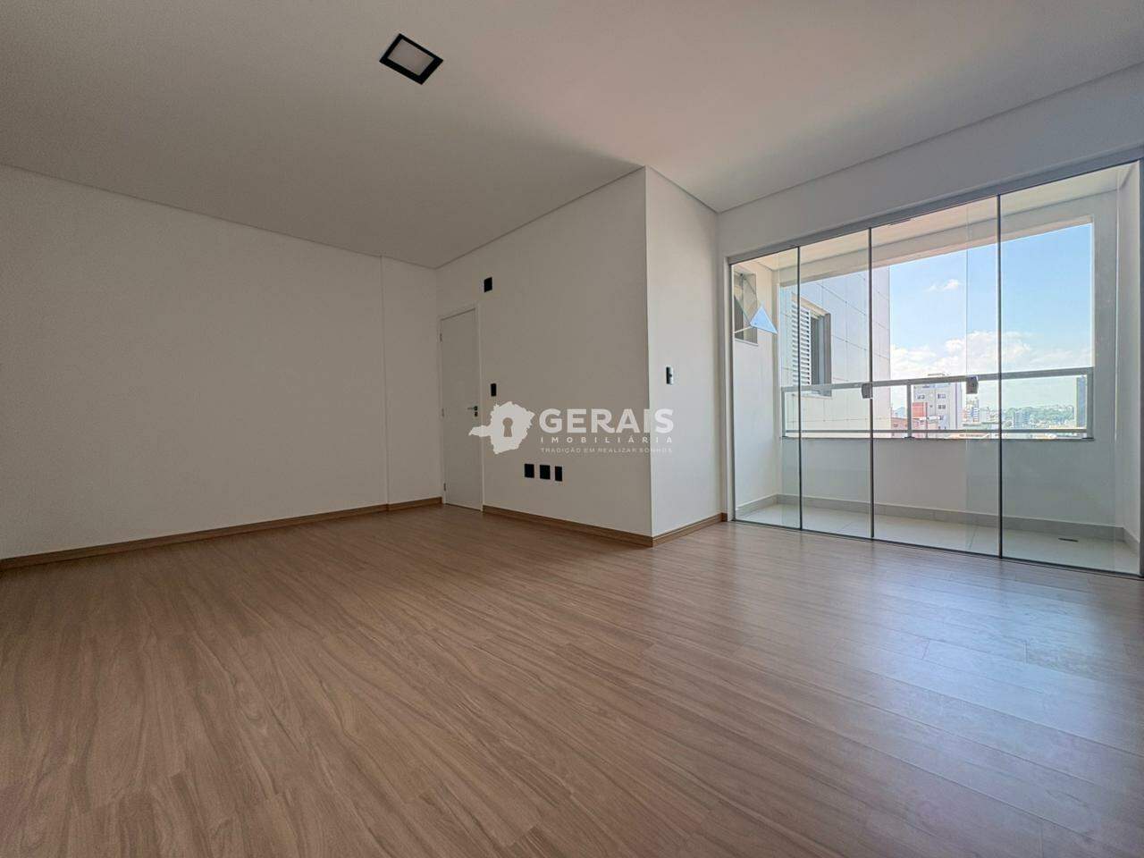 Apartamento para aluguel no CENTRO: 08- QUARTO SUÍTE