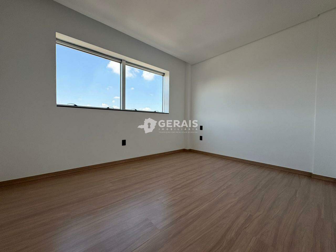 Apartamento para aluguel no CENTRO: 05- QUARTO 01