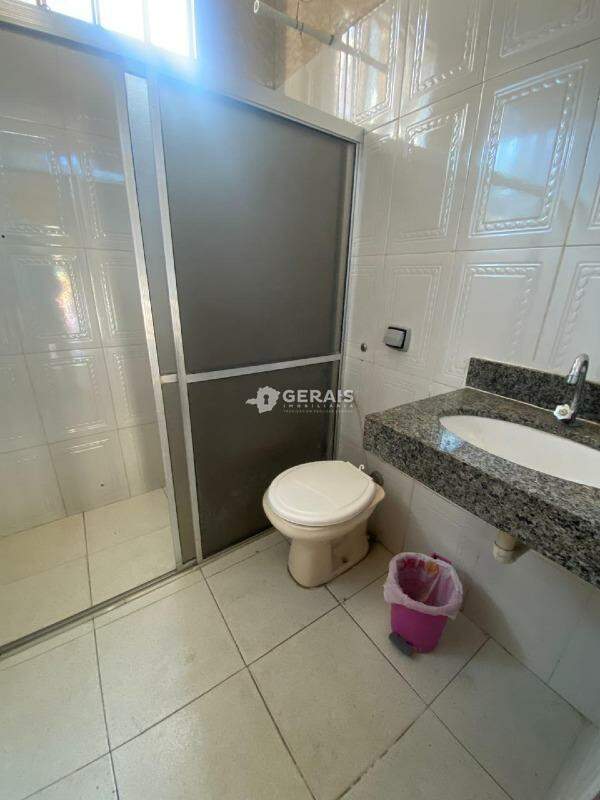Casa à venda no NITERÓI: 06 - BANHO SOCIAL 01