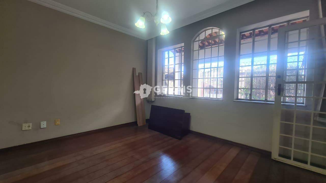 Casa para aluguel no INDUSTRIAL: 03- SALA 01