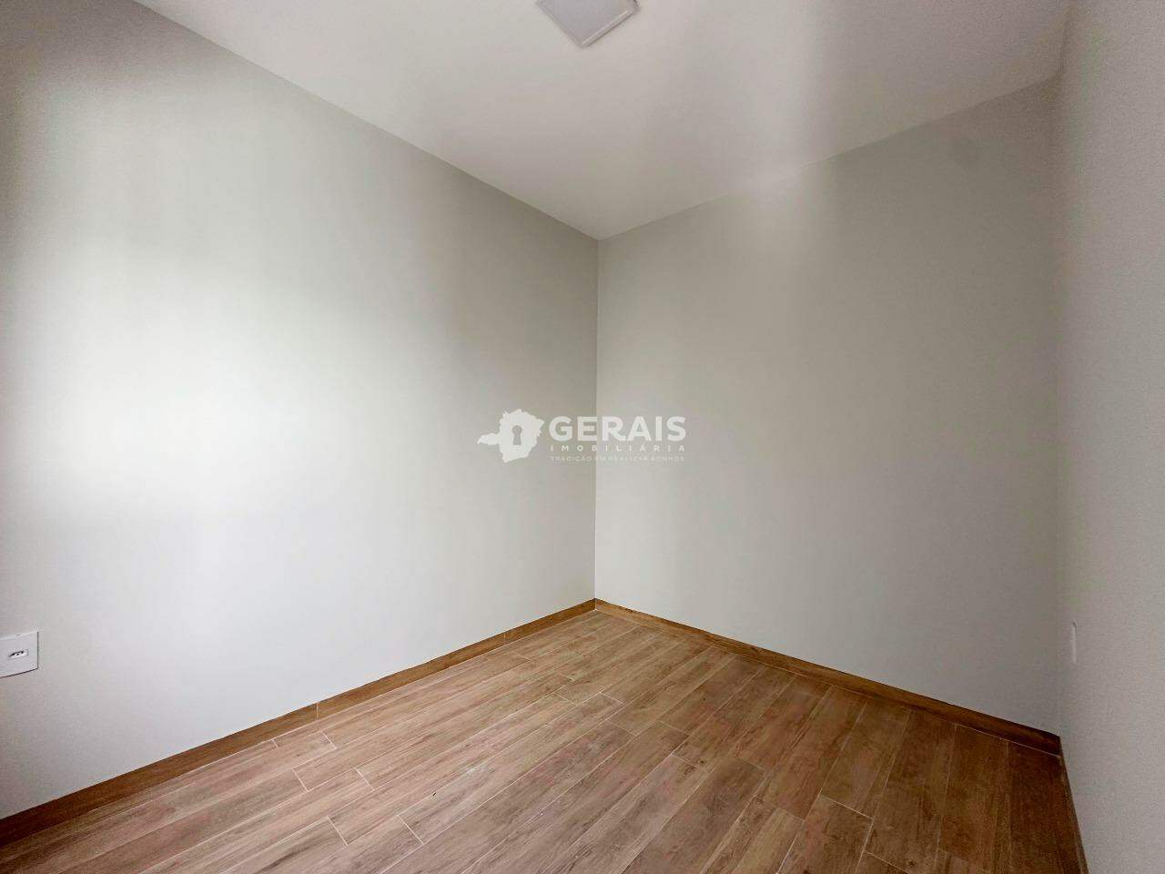 Casa à venda no DAS OLIVEIRAS: 07 - QUARTO 02 