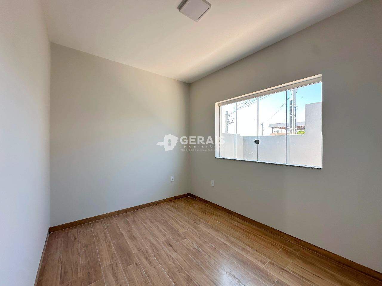 Casa à venda no DAS OLIVEIRAS: 06 - QUARTO 01