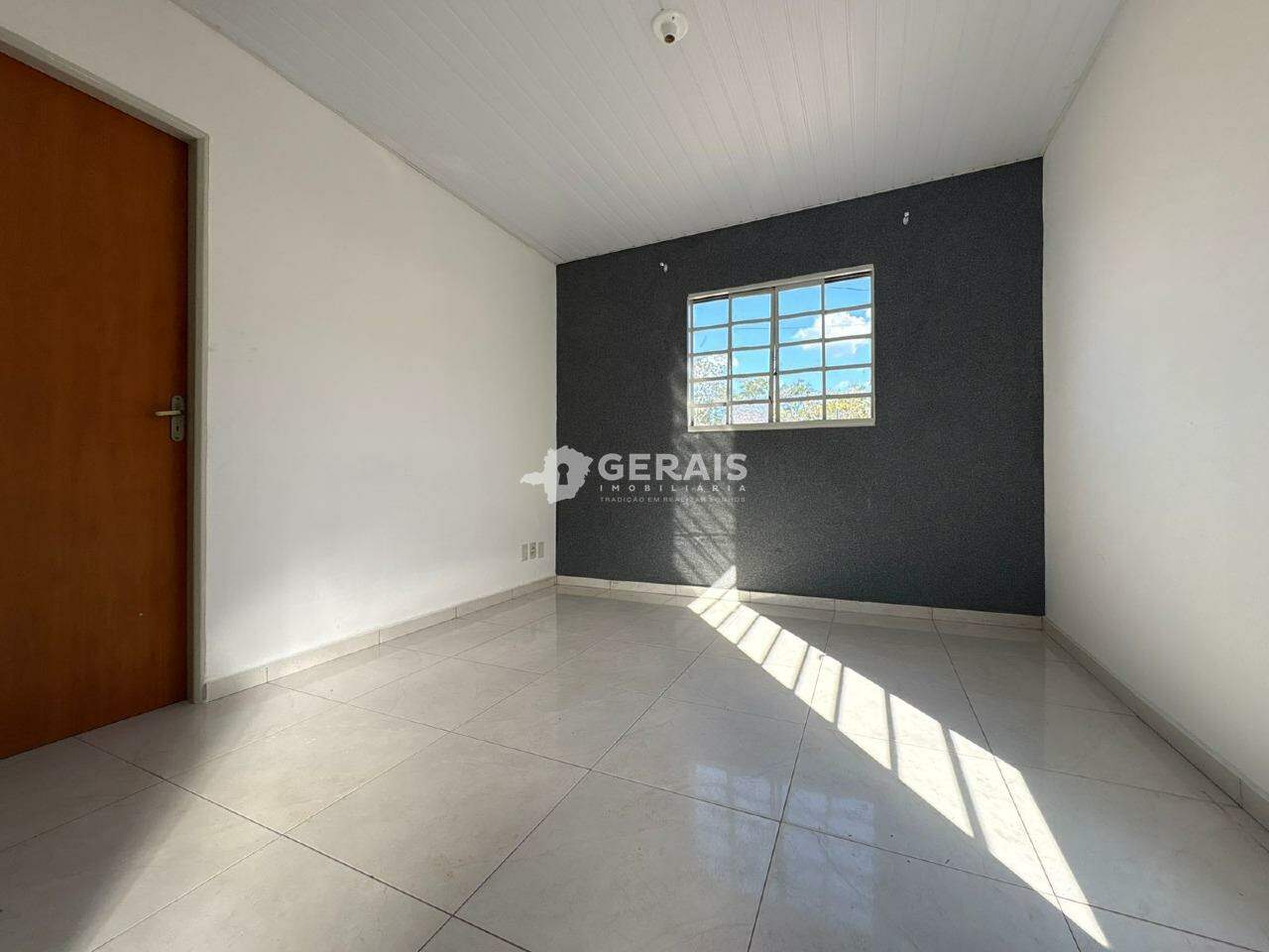 Casa para aluguel no JARDIM COPACABANA: 05- QUARTO 01