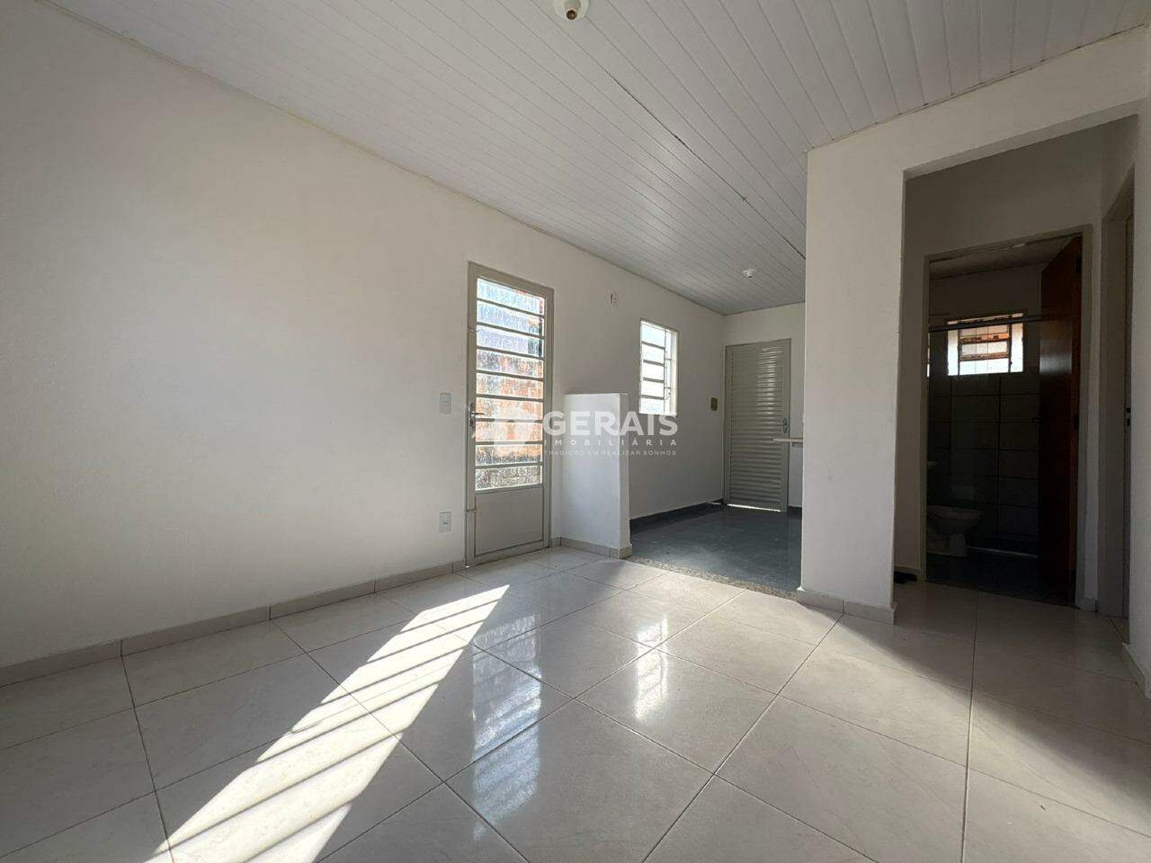 Casa para aluguel no JARDIM COPACABANA: 03- SALA