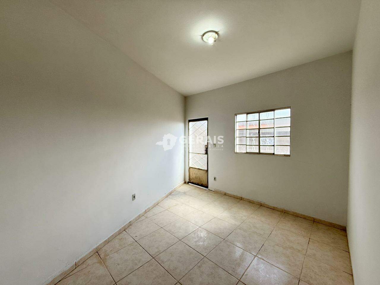 Casa para aluguel no JUZA FONSECA: 03 - SALA