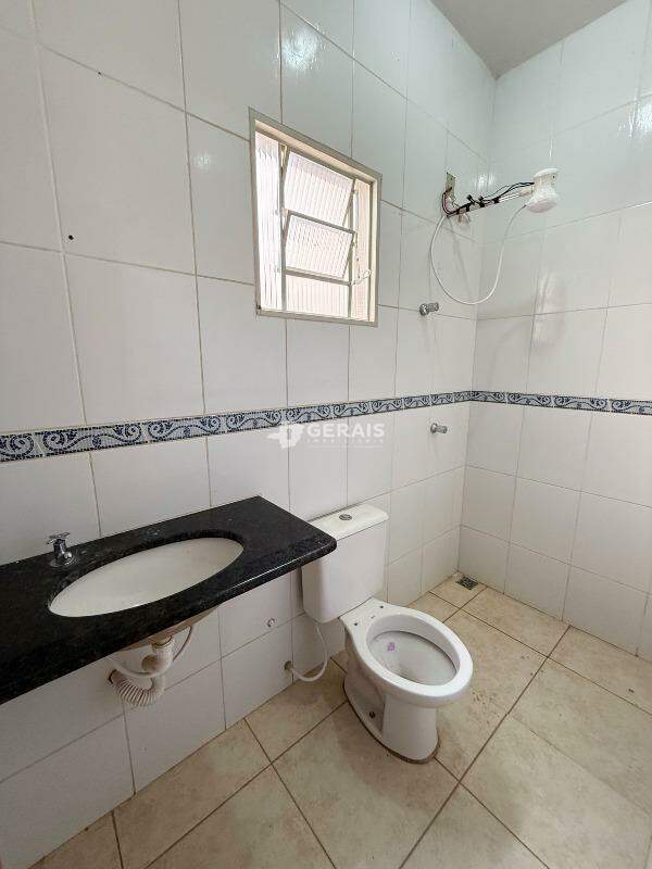 Casa para aluguel no JUZA FONSECA: 08 - BANHO SOCIAL