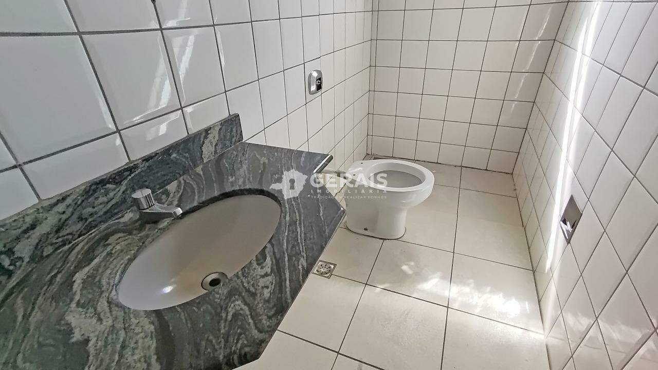 Casa para aluguel no Nossa Senhora das Graças: 09 - BANHO SOCIAL