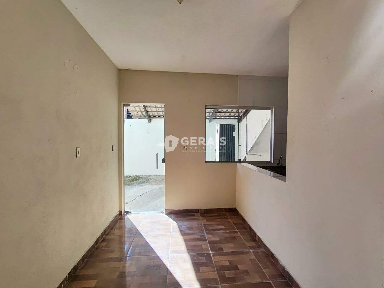 Casa para aluguel no JARDIM ALTEROSA: 04- SALA