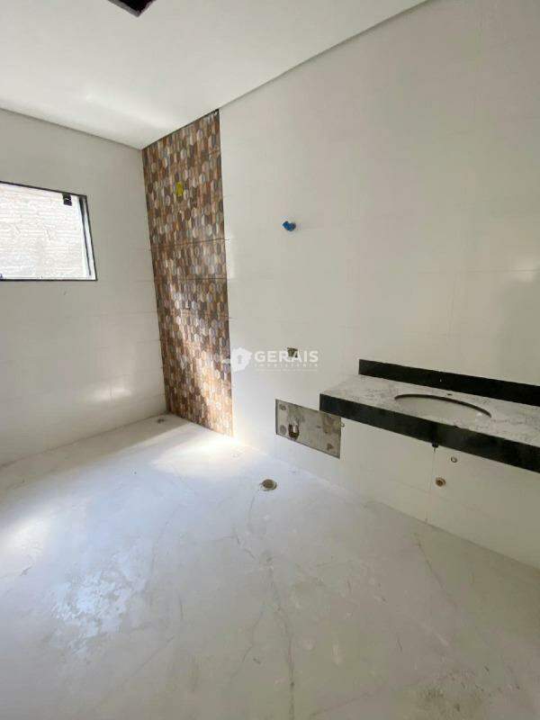Casa à venda no SANTA ROSA: 09 - BANHO SUÍTE