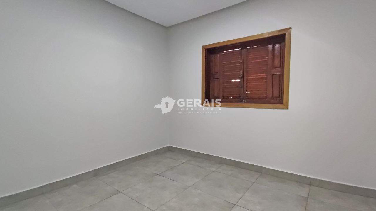Casa para aluguel no NAÇÕES: 06 - QUARTO 02