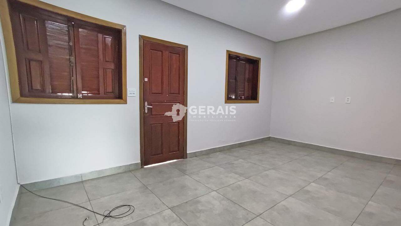 Casa para aluguel no NAÇÕES: 03 - SALA