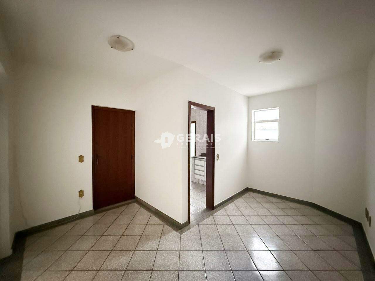 Apartamento à venda no CENTRO: 02 - SALA
