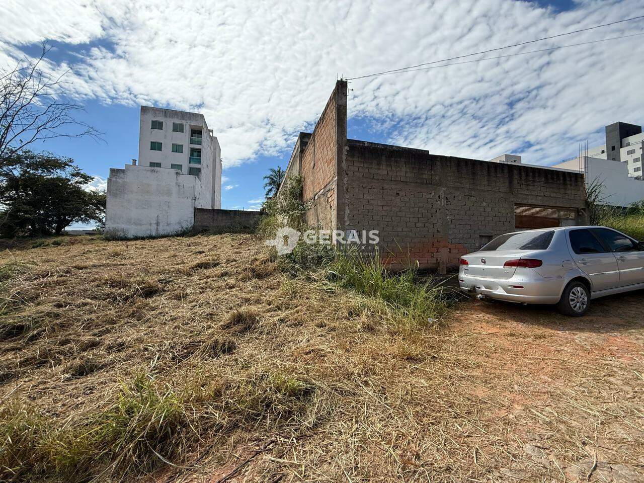 Lote à venda no MANOEL VALINHAS: 02 - LOTE