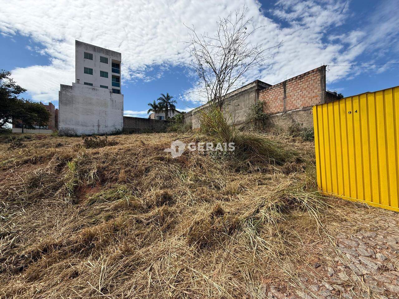 Lote à venda no MANOEL VALINHAS: 03 - LOTE
