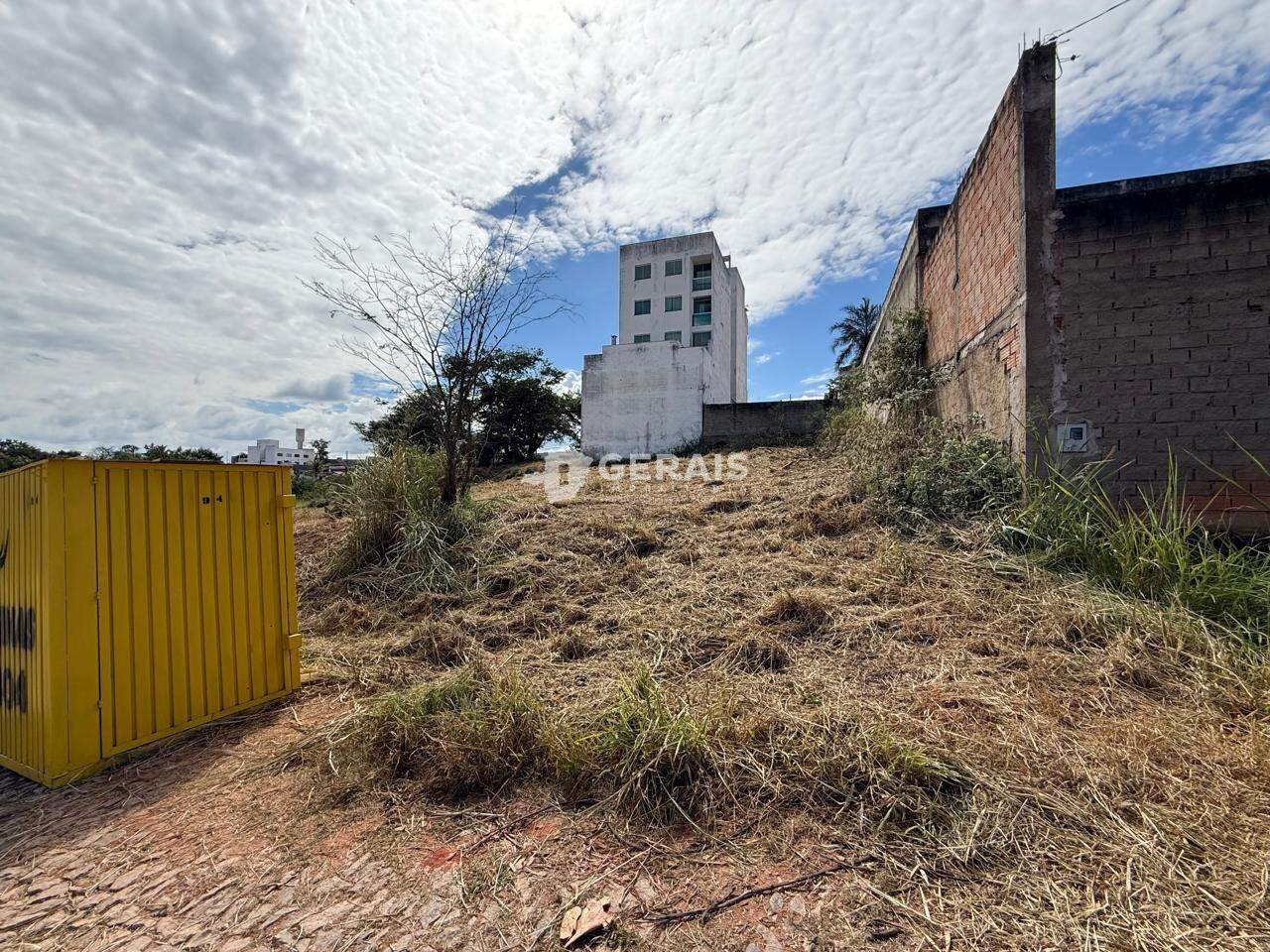 Lote à venda no MANOEL VALINHAS: 01 - LOTE