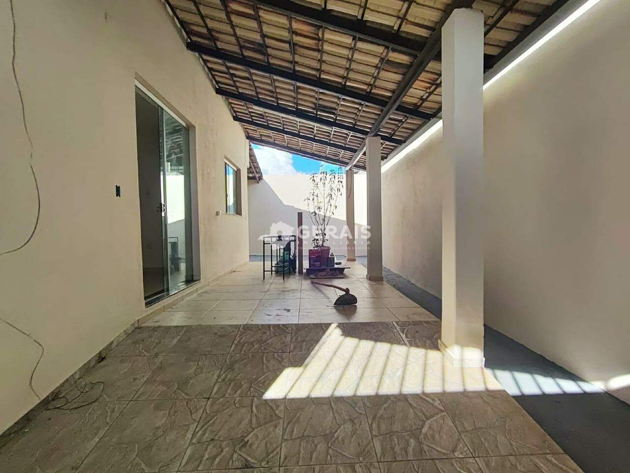 Casa para aluguel no SANTA ROSA: 03 - GARAGEM