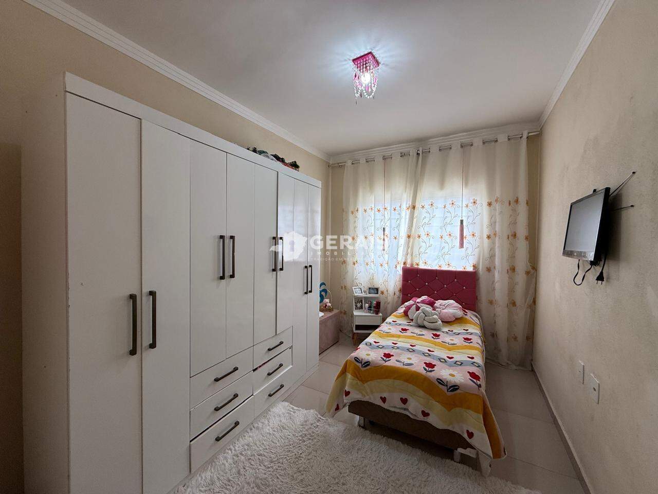 Sobrado à venda no SANTA ROSA: 06 - QUARTO 01