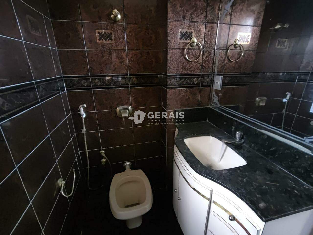 Apartamento à venda no CENTRO: 09 - BANHO SUÍTE