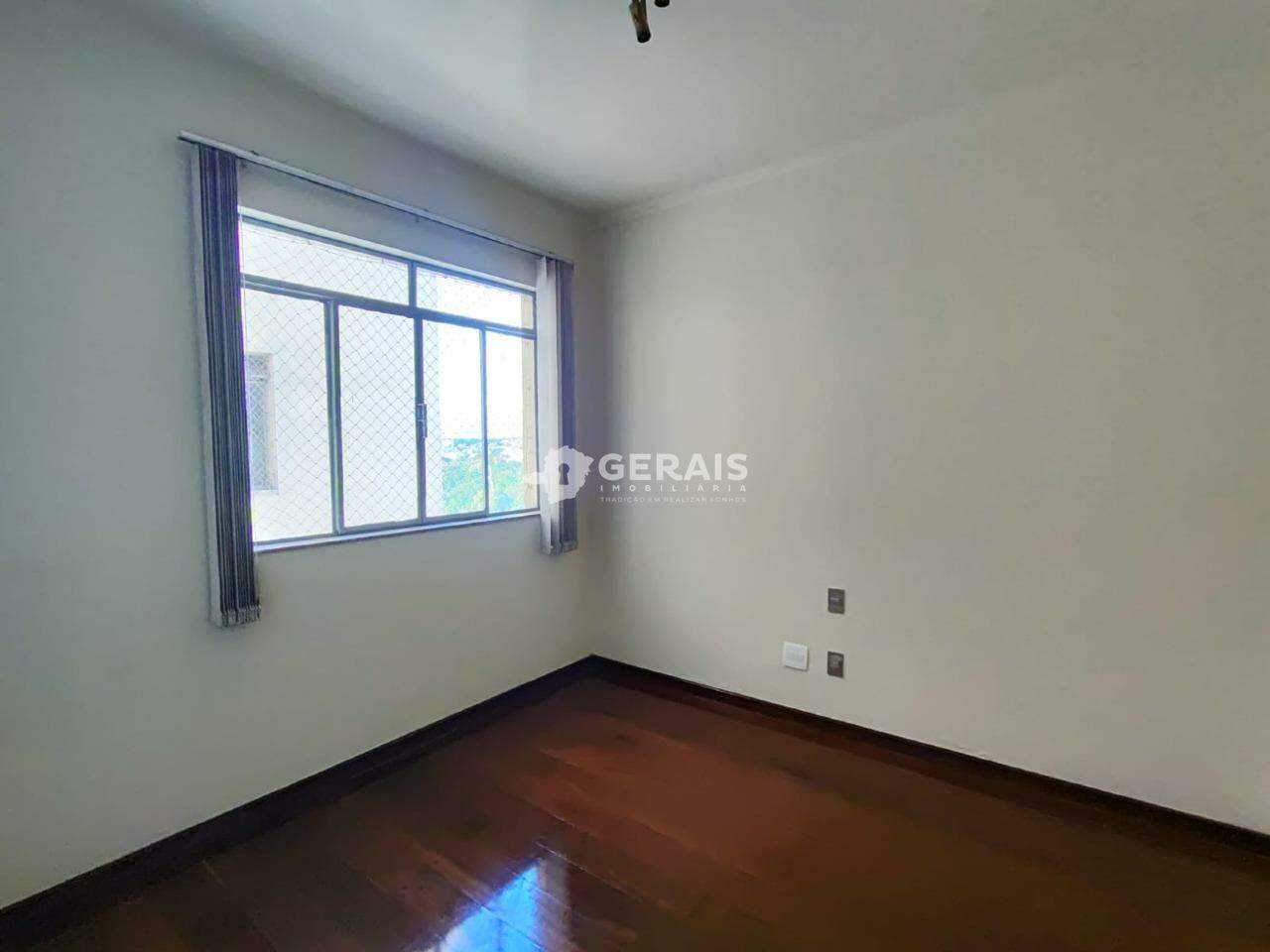 Apartamento à venda no CENTRO: 06 - QUARTO 01