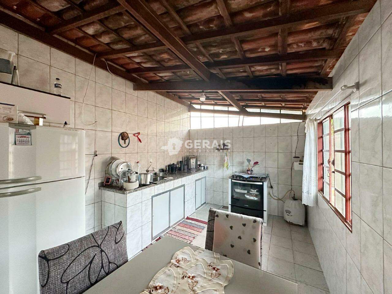 Casa à venda no ERMINOPOLIS: 06 - COZINHA