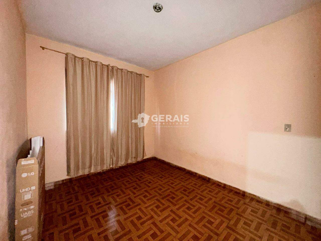 Casa à venda no ERMINOPOLIS: 08 - QUARTO 02